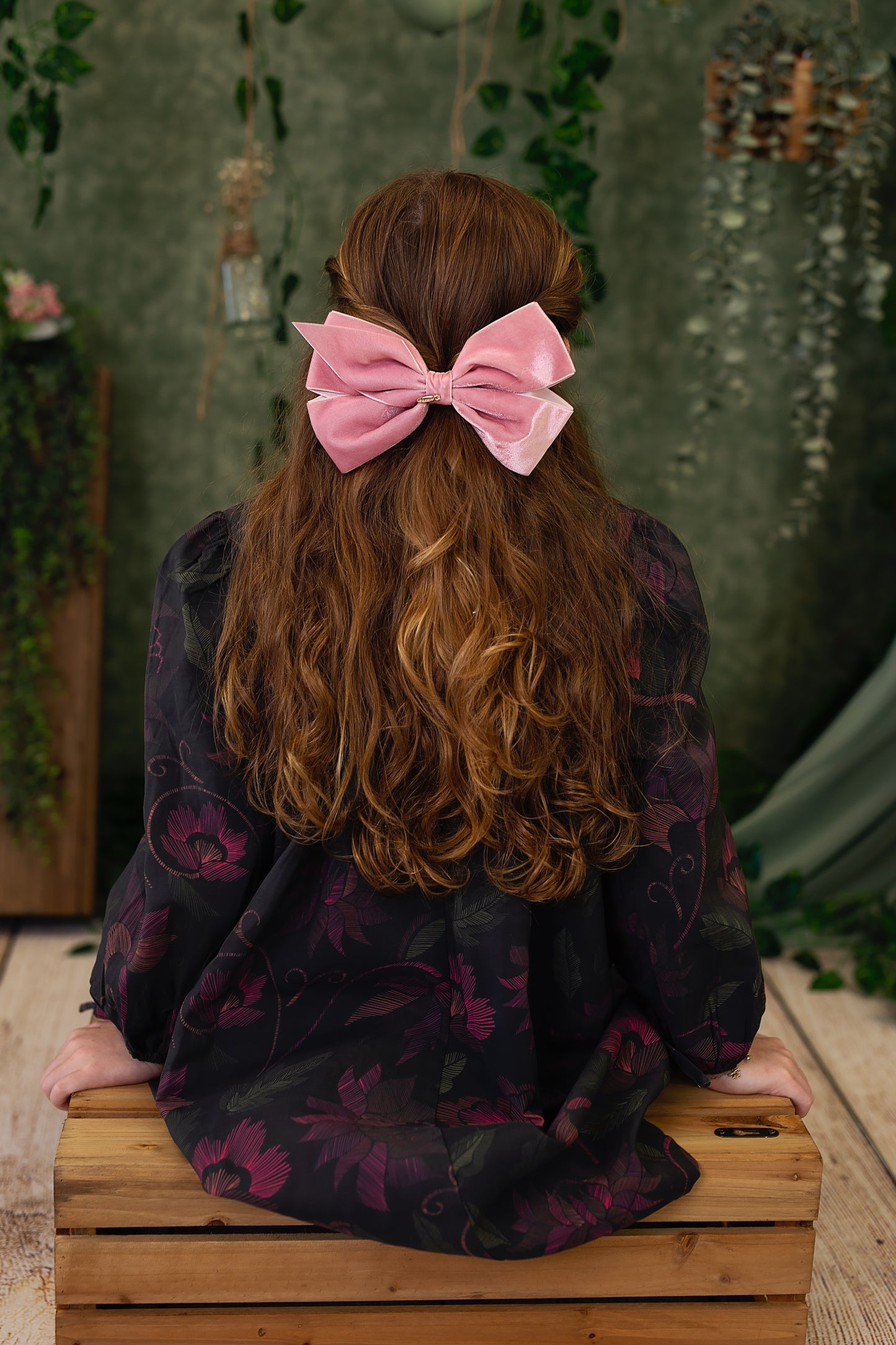 Dahlia Velvet Clip - Black